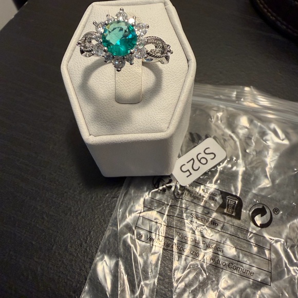 NEW 925 sterling silver  Moissnate ring size 8 - Picture 2 of 7